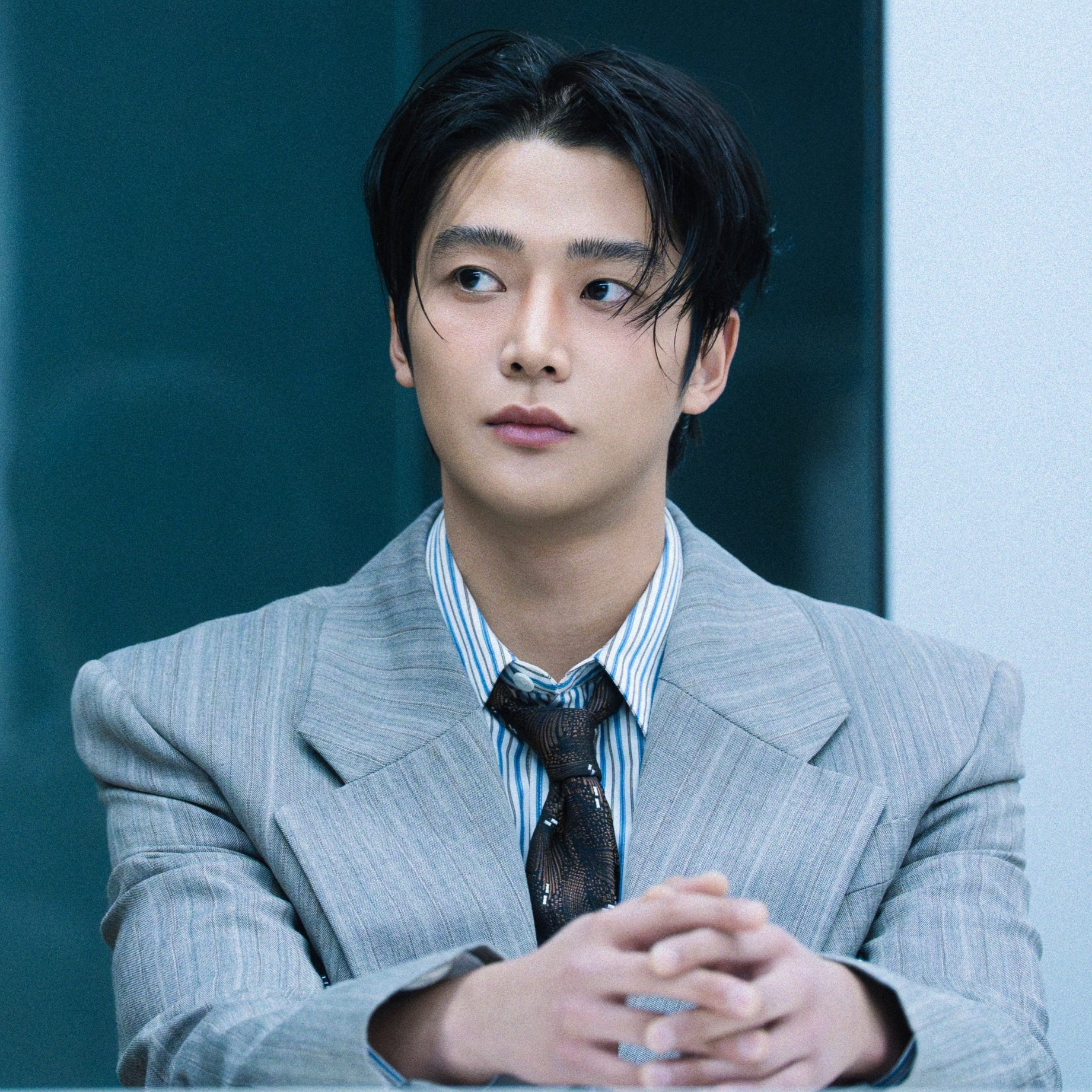 Behind-the-scenes cut of Rowoon