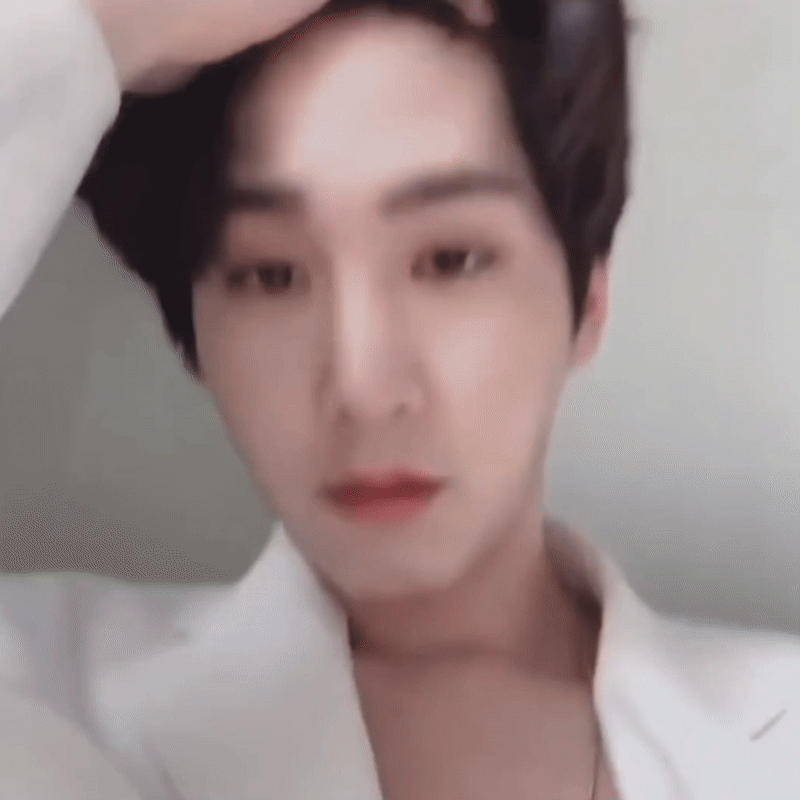 A moment captured by Shinwon (PENTAGON)'s fan