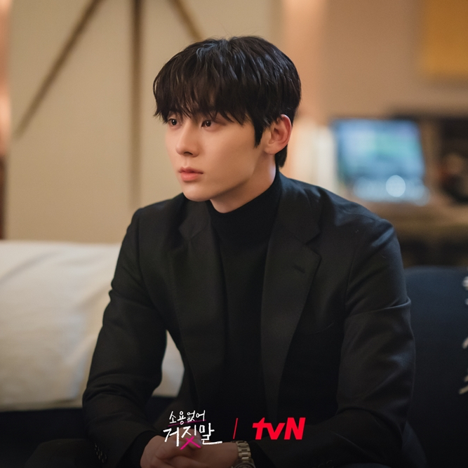 Behind-the-scenes cut of Hwang Minhyun