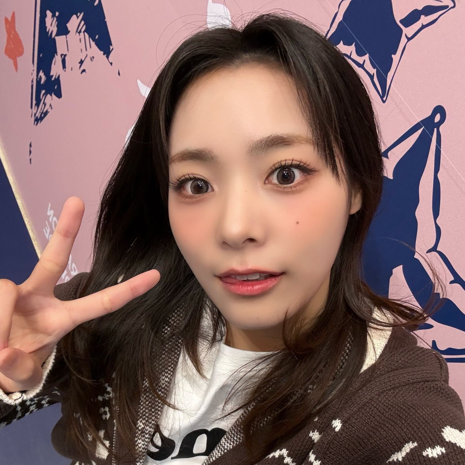 A moment captured by QWER's fan