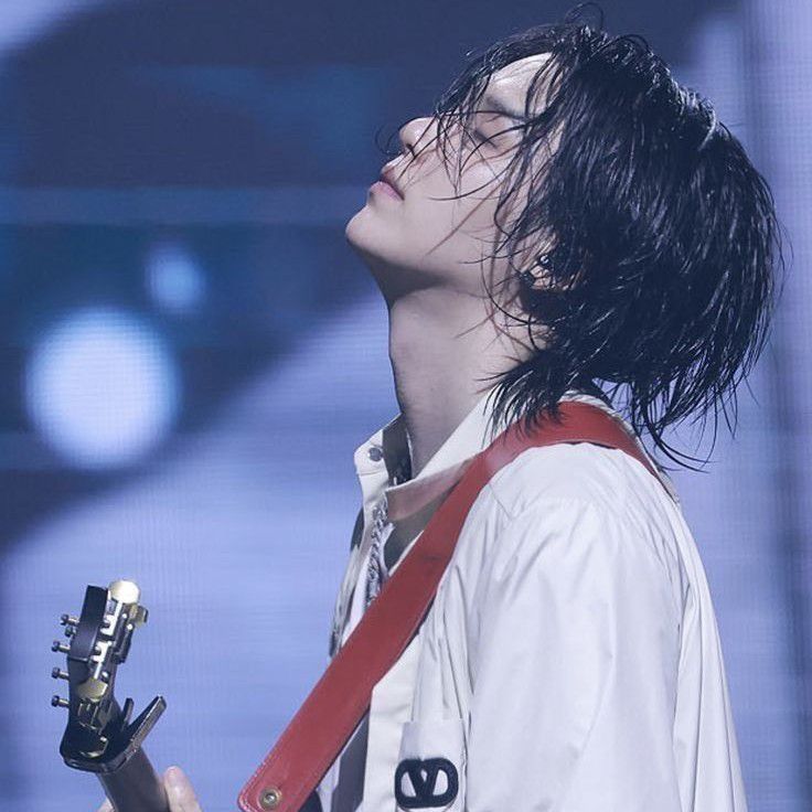 Foto aktivitas terbaru SUGA (BTS)