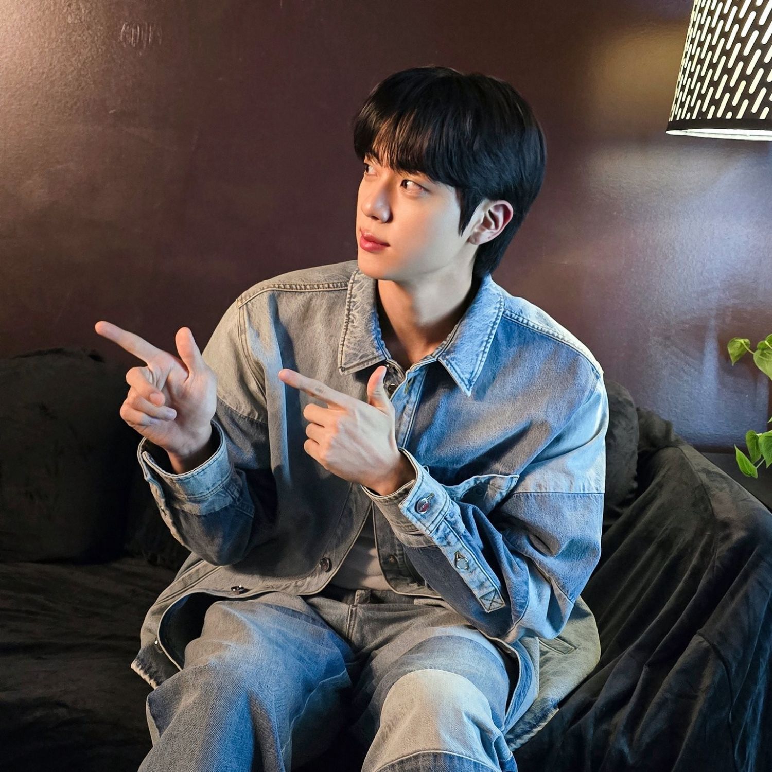 Momen yang diabadikan oleh penggemar Jin (BTS)