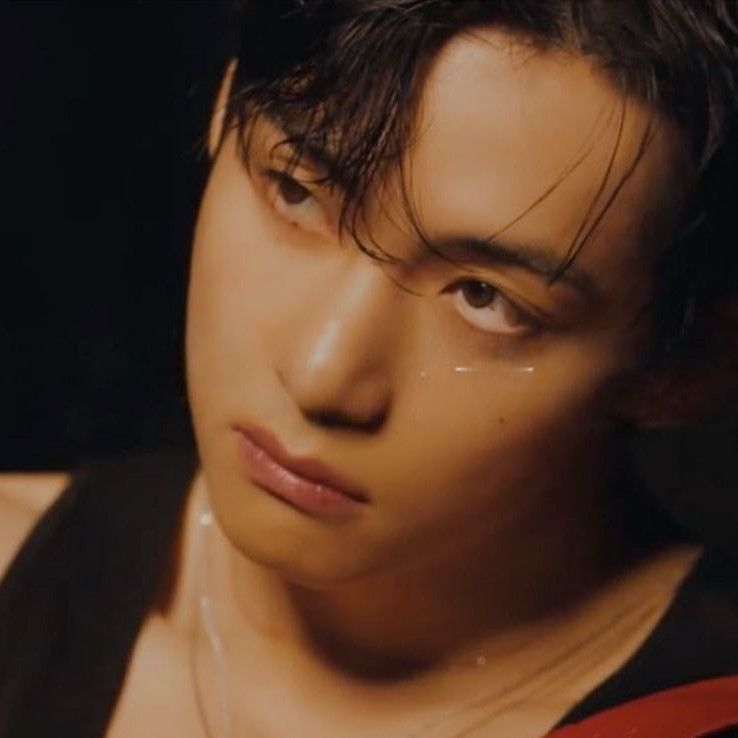 A moment captured by V (BTS)'s fan