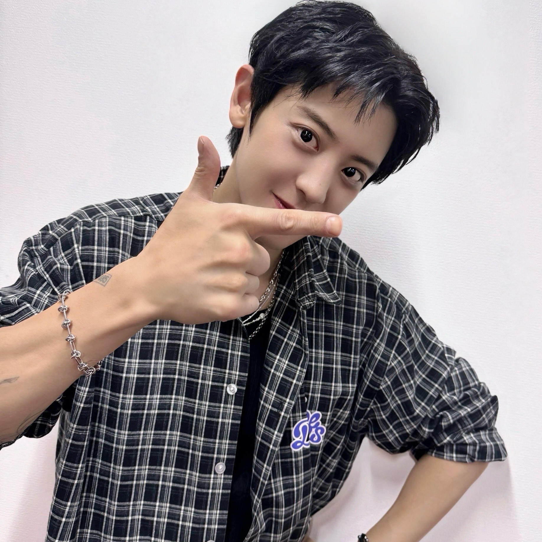 Recent activity shot of Chanyeol (EXO)