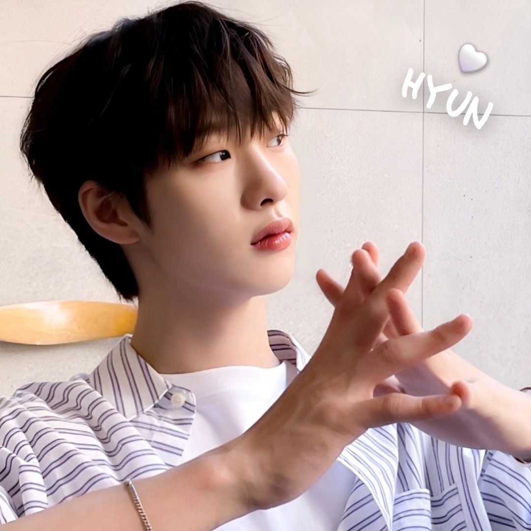 Behind-the-scenes cut of Hyun