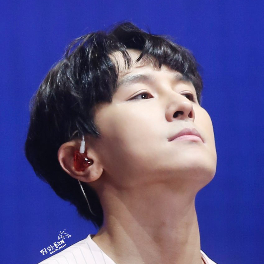A moment captured by Kim Dongwan (SHINHWA)'s fan