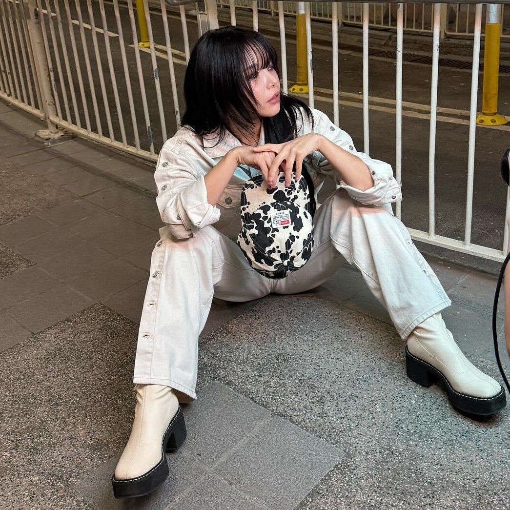 Latest photo of Solar (MAMAMOO)