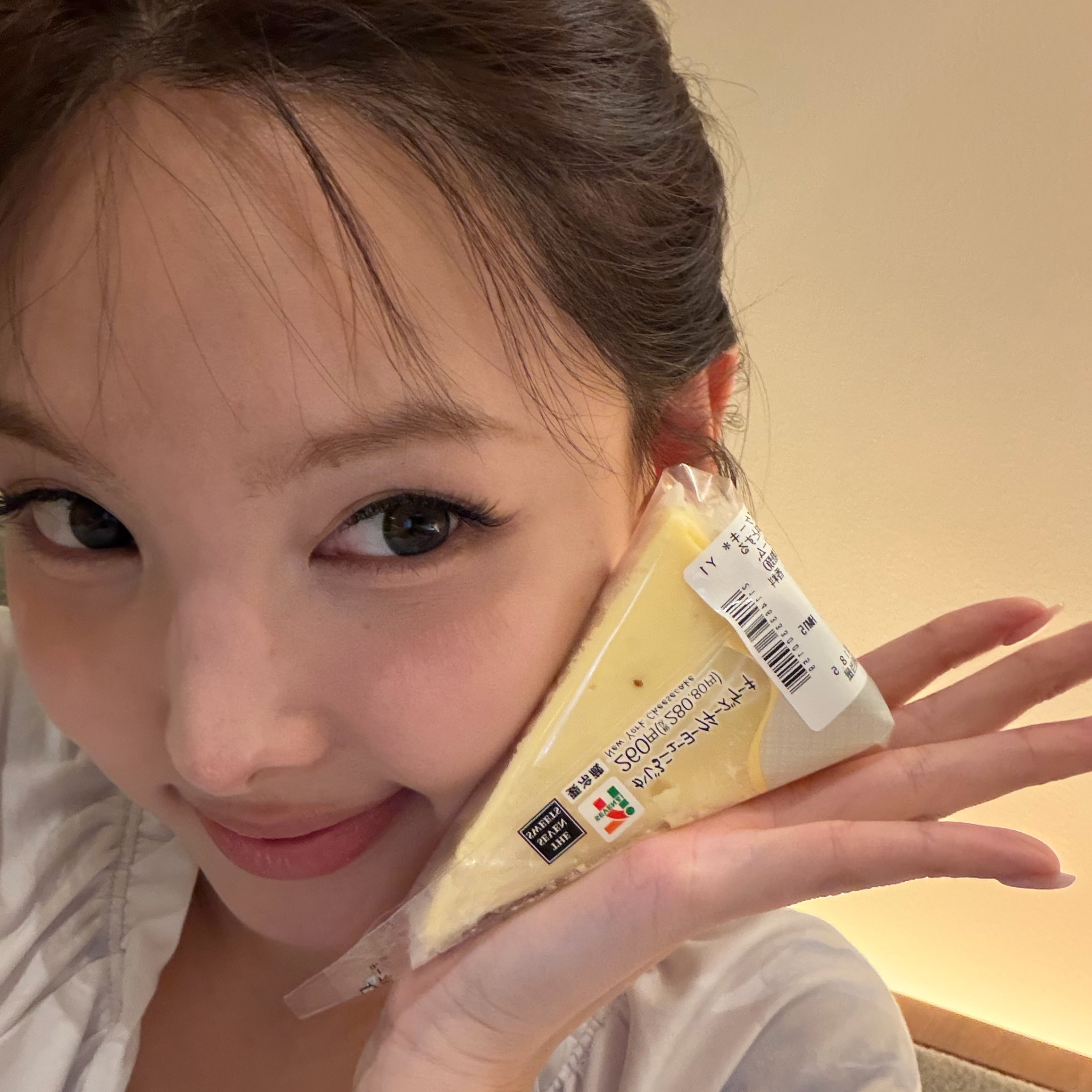 Behind-the-scenes cut of Nayeon (TWICE)