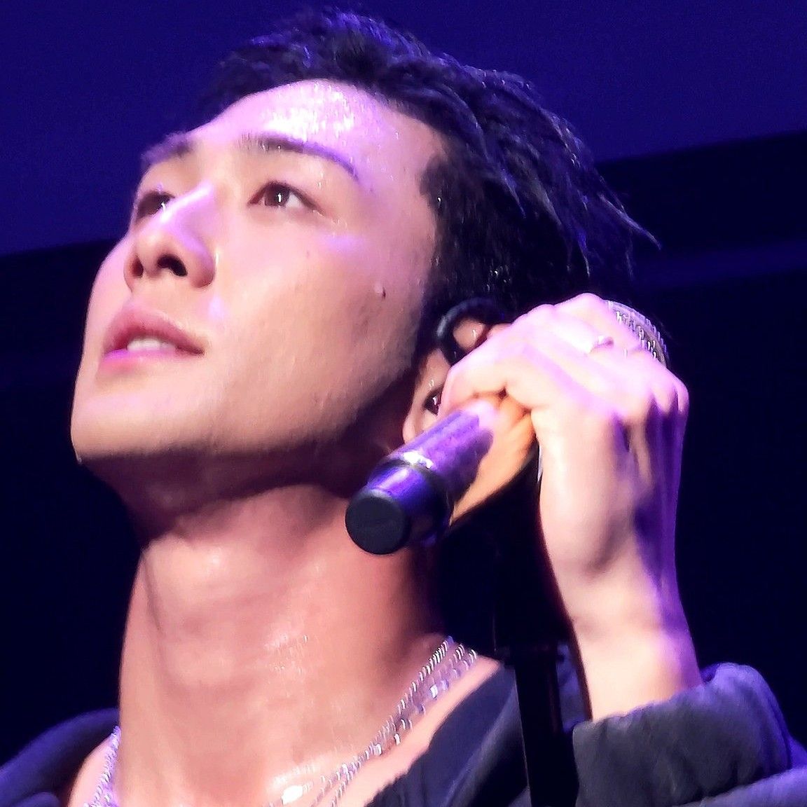 Behind-the-scenes cut of Baekho