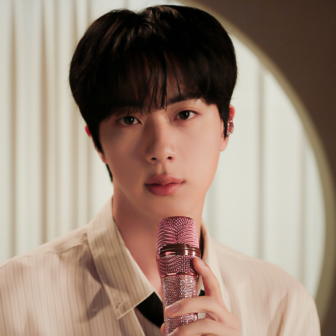 Behind-the-scenes cut of Jin (BTS)