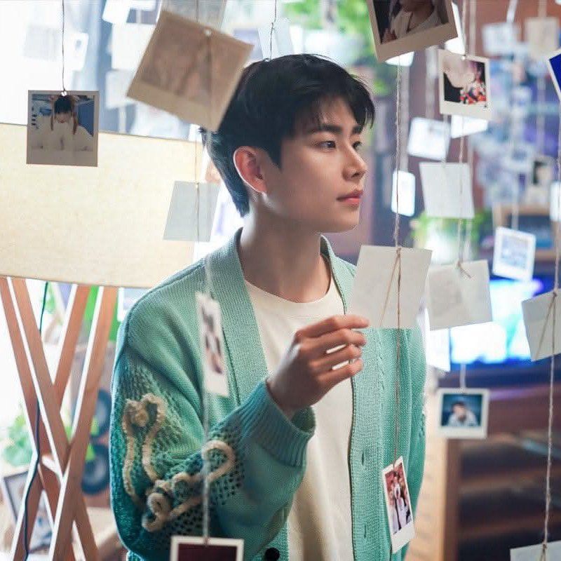 A moment captured by MJ (ASTRO)'s fan
