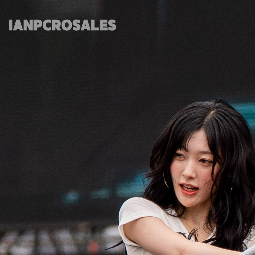 Recent activity shot of HaSeul (ARTMS)