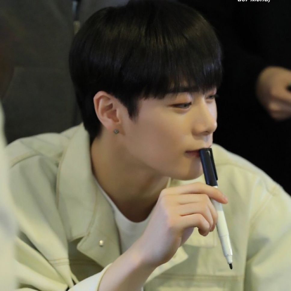 Latest photo of Moonbin (ASTRO)