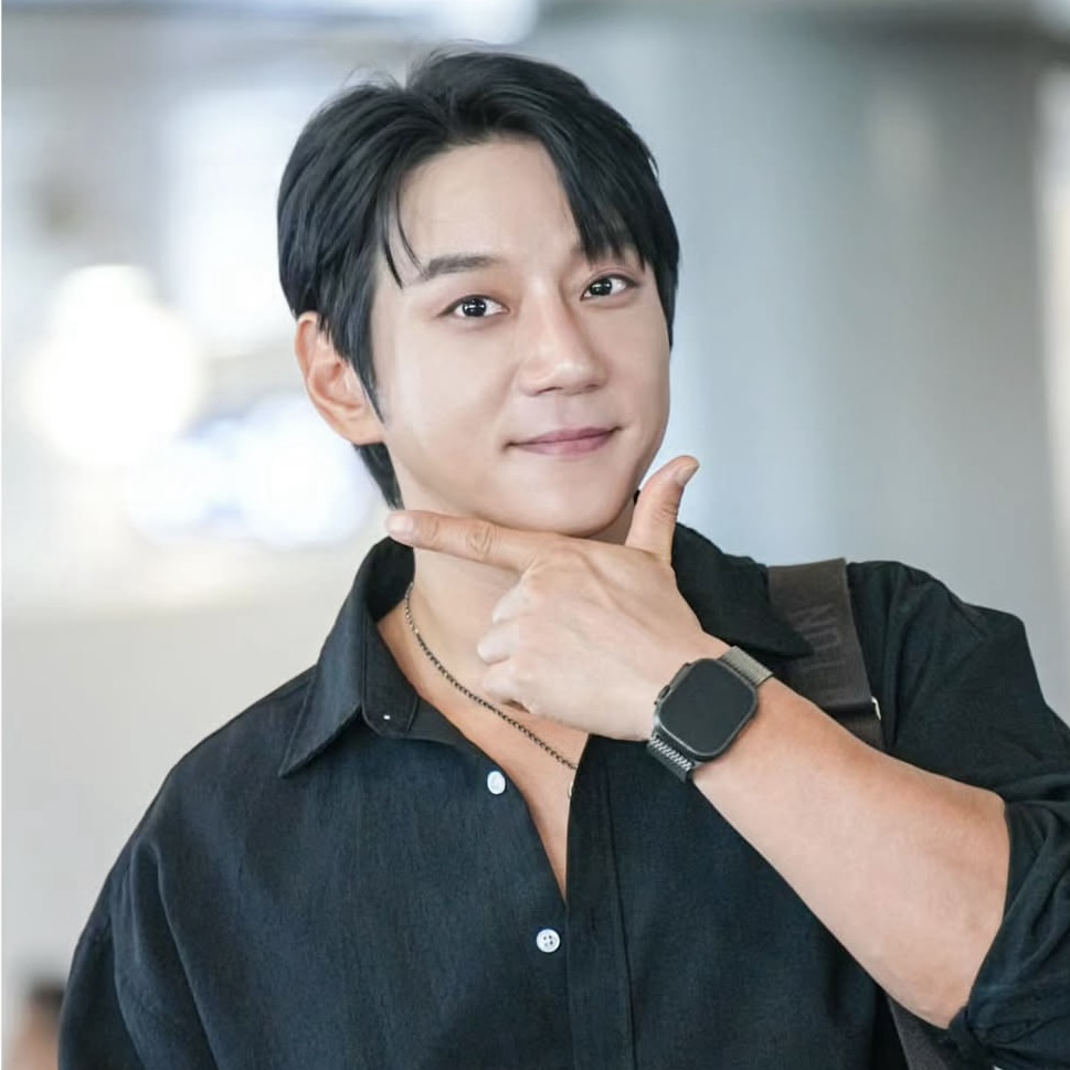 Recent activity shot of Hwang Chiyeol