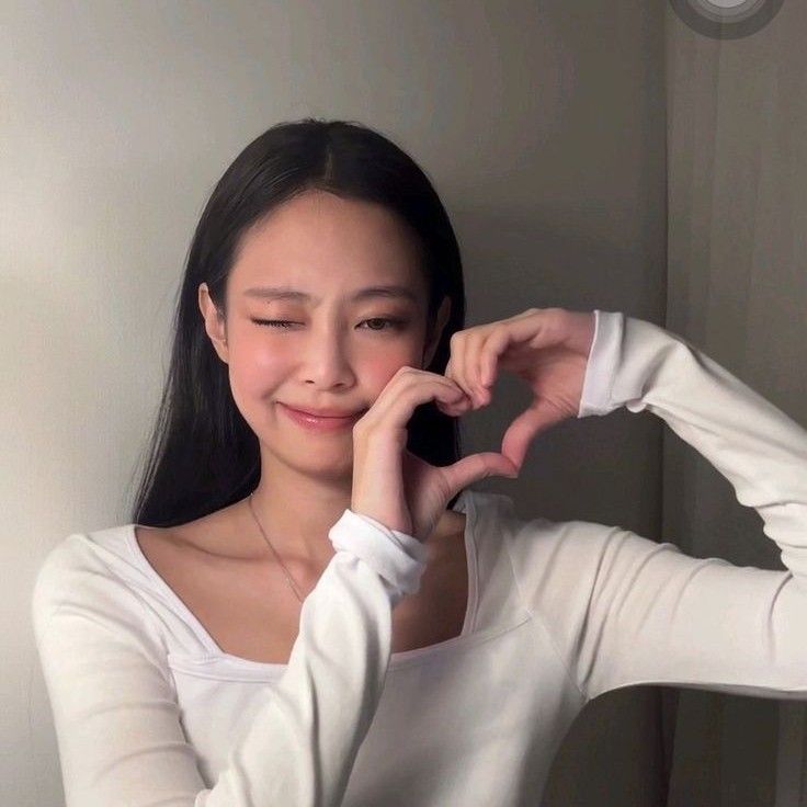 Behind-the-scenes cut of Jennie (BLACKPINK)