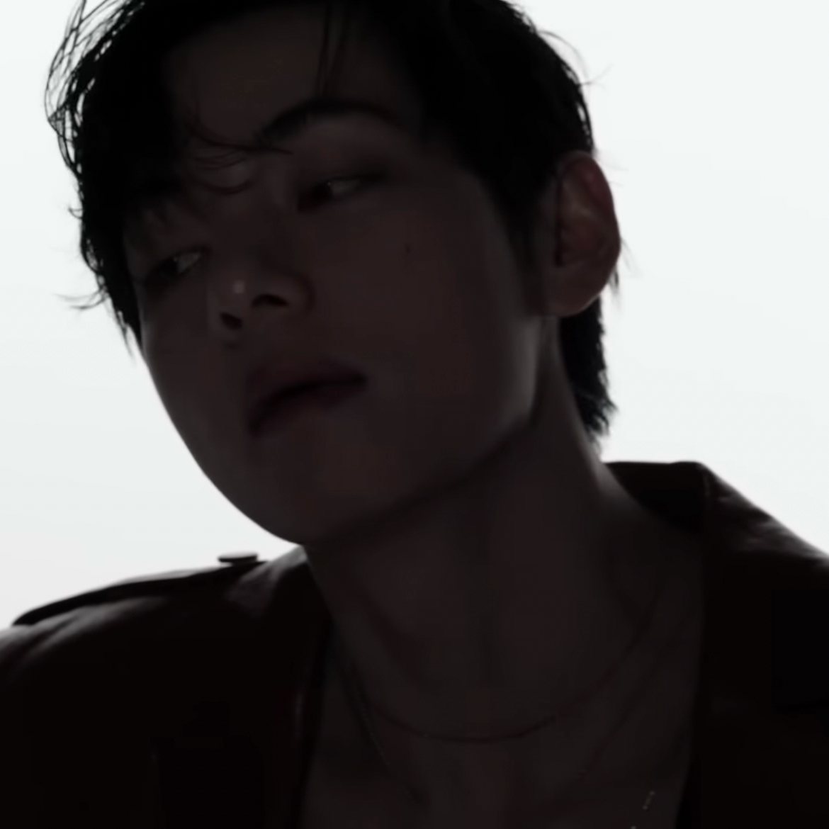 뷔 (방탄소년단)의 최신 사진