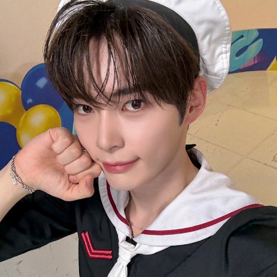 성한빈 (제로베이스원) 최근 활동샷