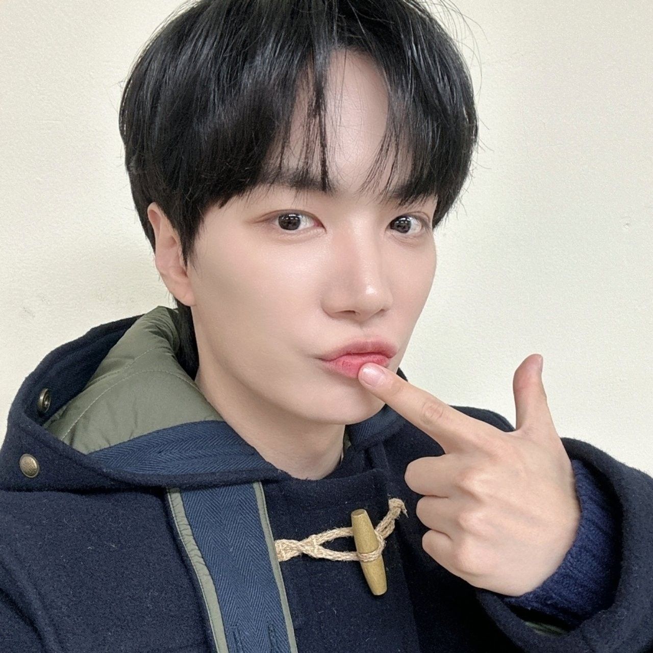 A moment captured by Kim Jonghyeon's fan