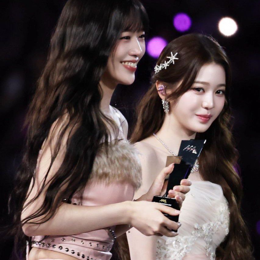 チャン・ウォニョン (IVE)の舞台裏ショット