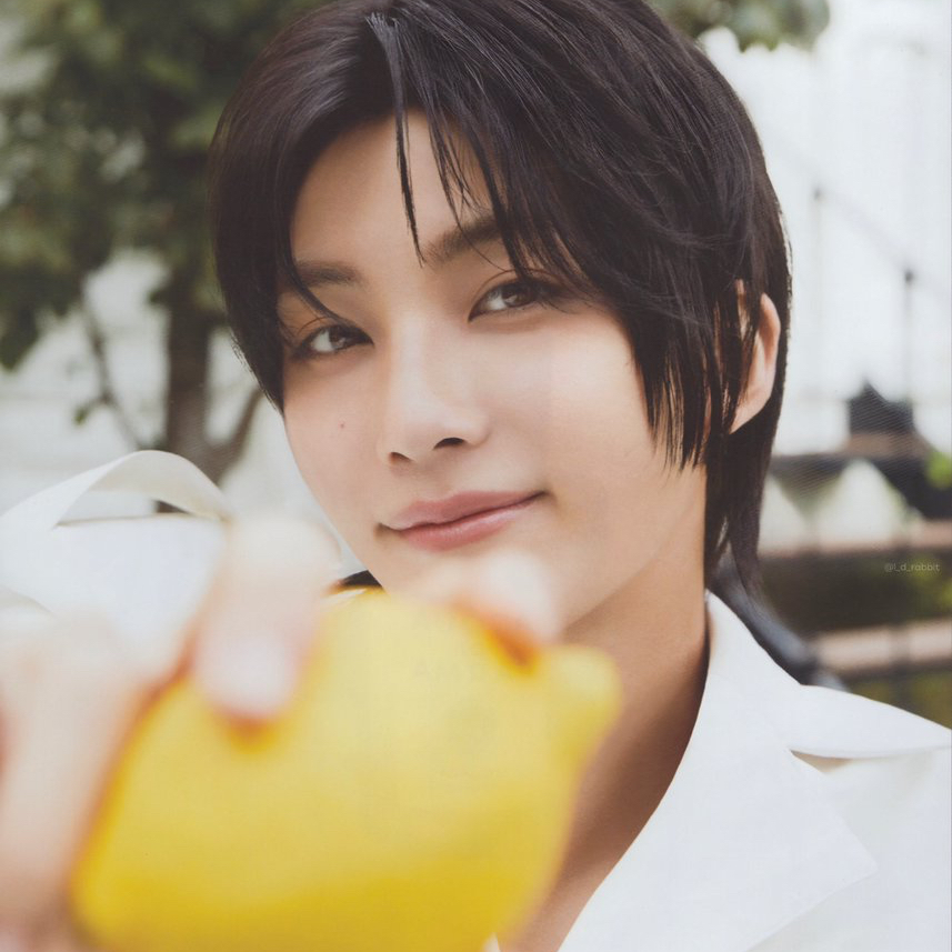 A moment captured by Jeonghan (SEVENTEEN)'s fan