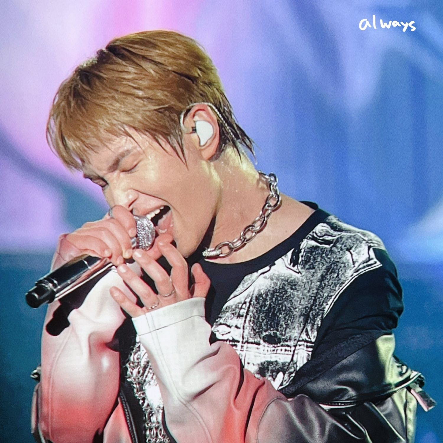 Foto aktivitas terbaru Onew (SHINee)