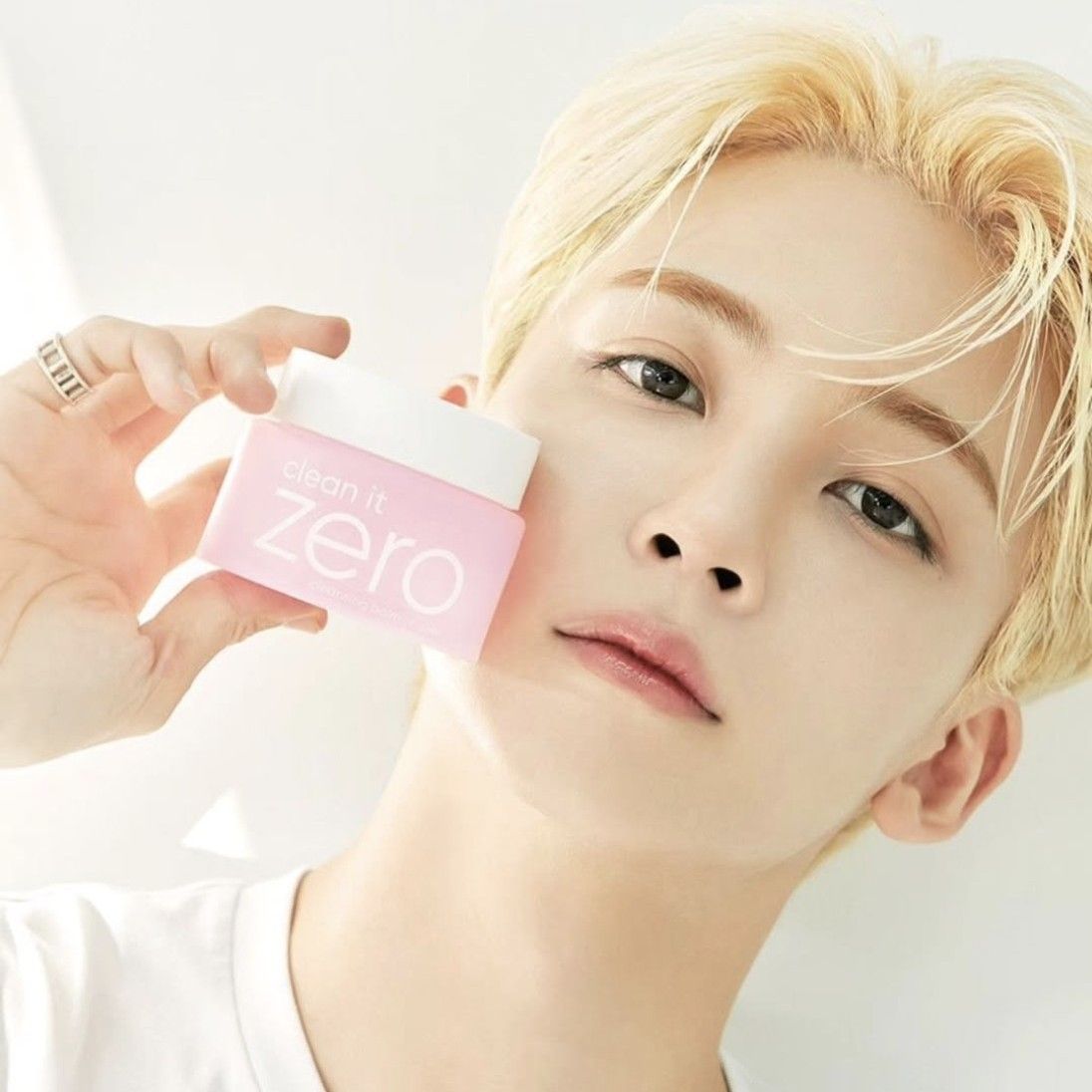 Latest photo of Jeonghan (SEVENTEEN)