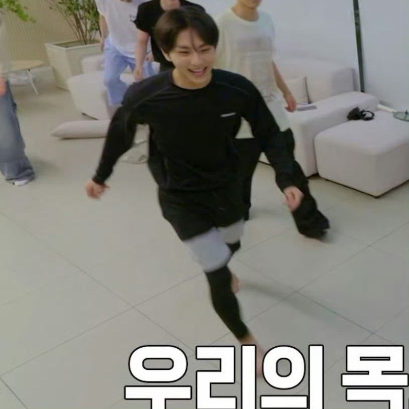 Latest photo of Jungwon (ENHYPEN)