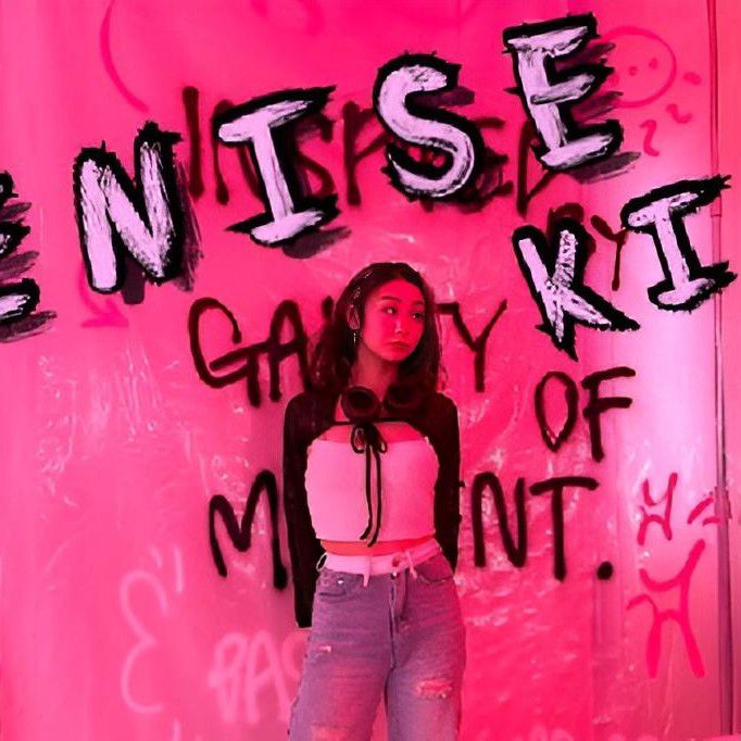Behind-the-scenes cut of Denise