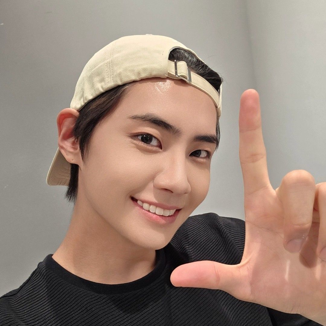 Behind-the-scenes cut of Lee Jinhyuk