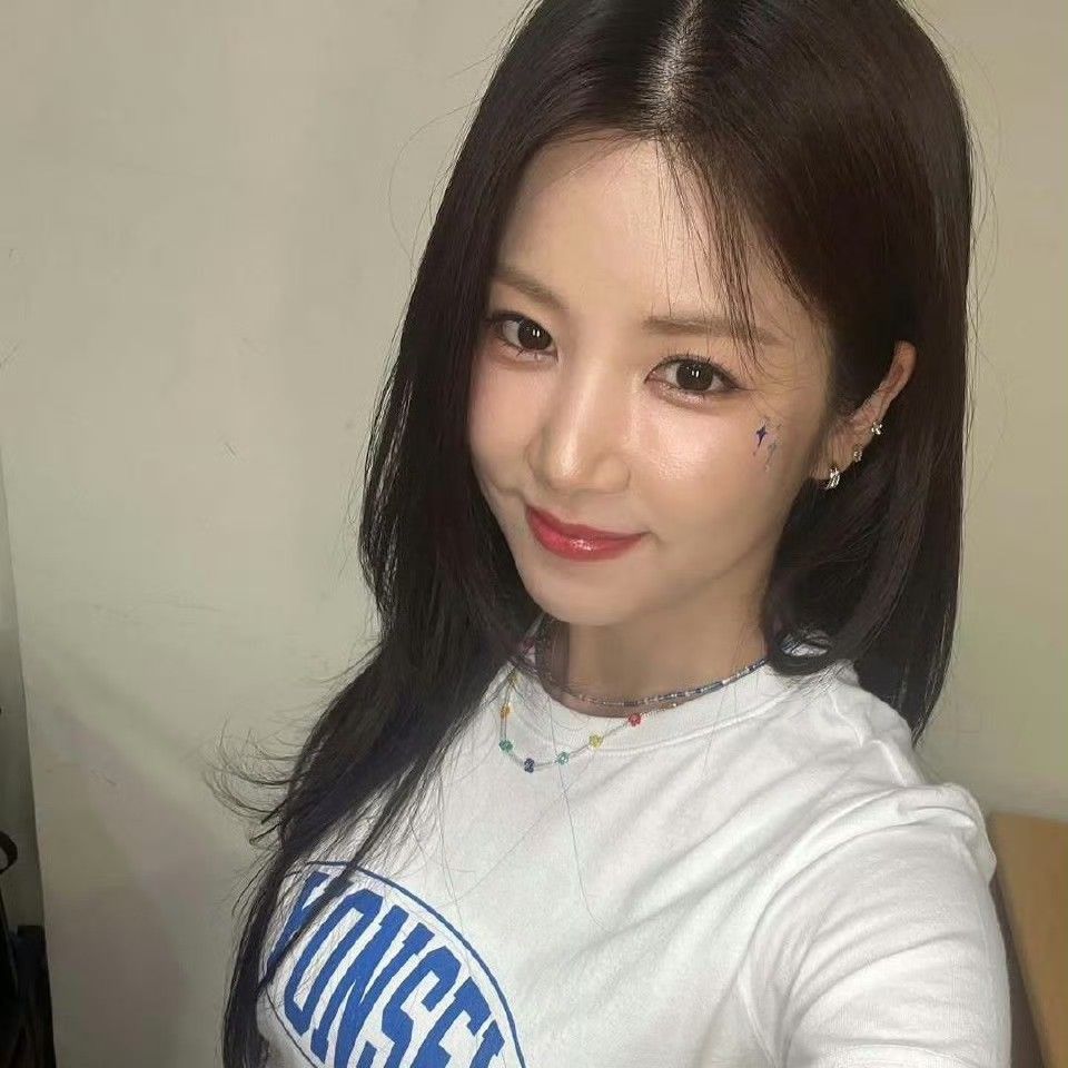 Recent activity shot of Park Chorong (Apink)
