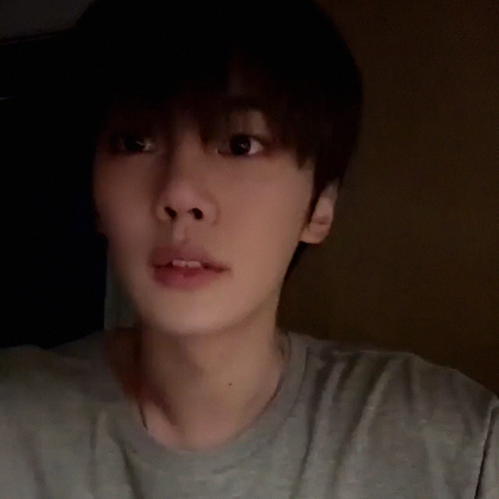 A moment captured by Kim Gyuvin (ZEROBASEONE)'s fan