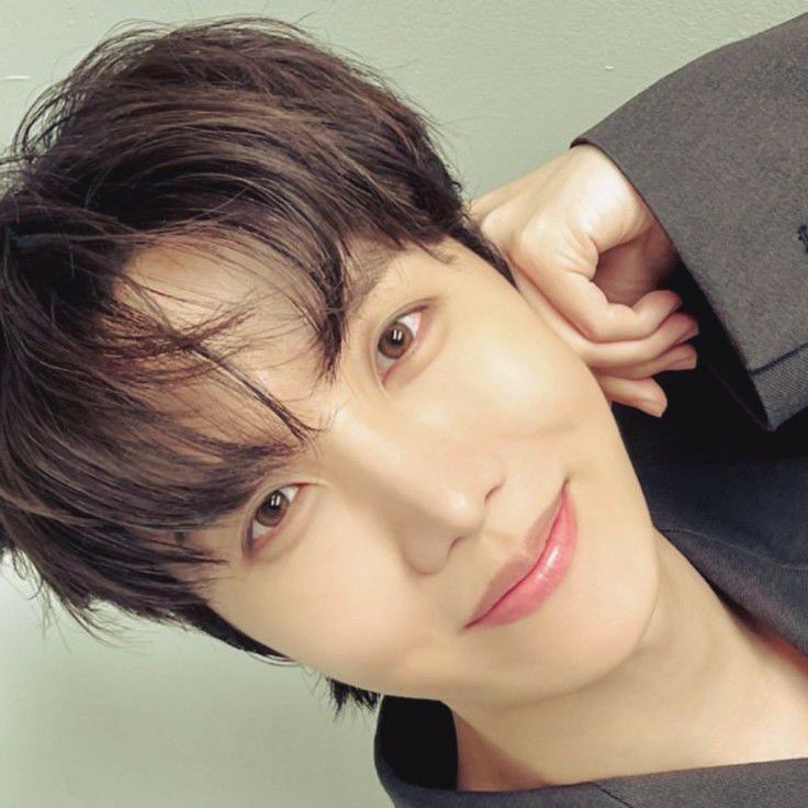 제이홉 (방탄소년단)의 최신 사진