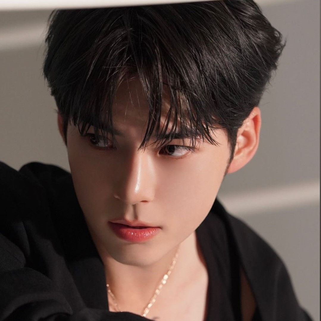 Behind-the-scenes cut of Sung Hanbin (ZEROBASEONE)