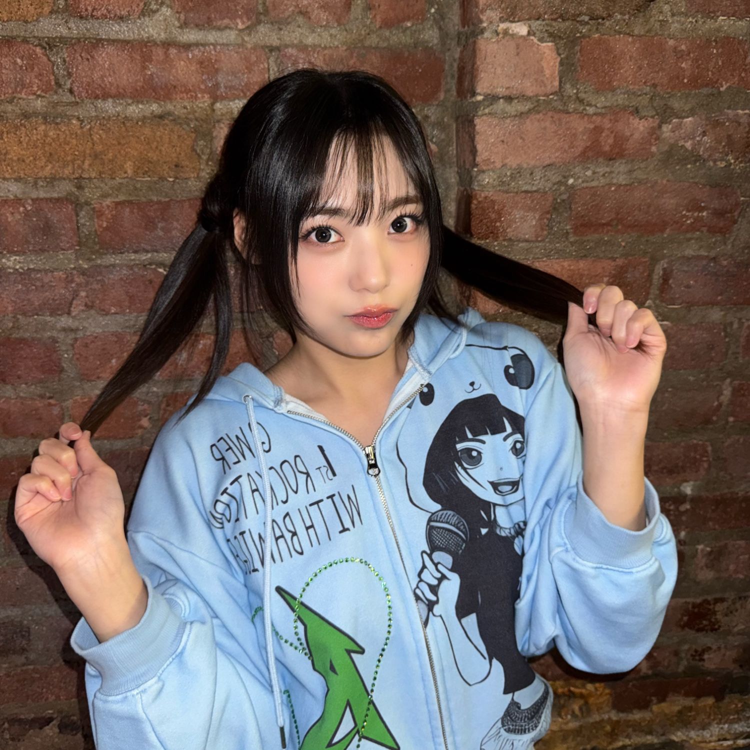 Recent activity shot of Siyeon (QWER)