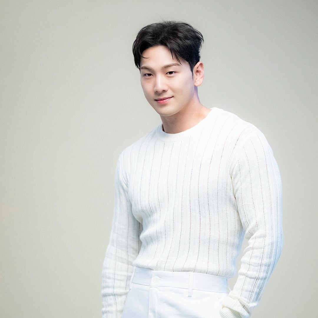 Behind-the-scenes cut of Baekho