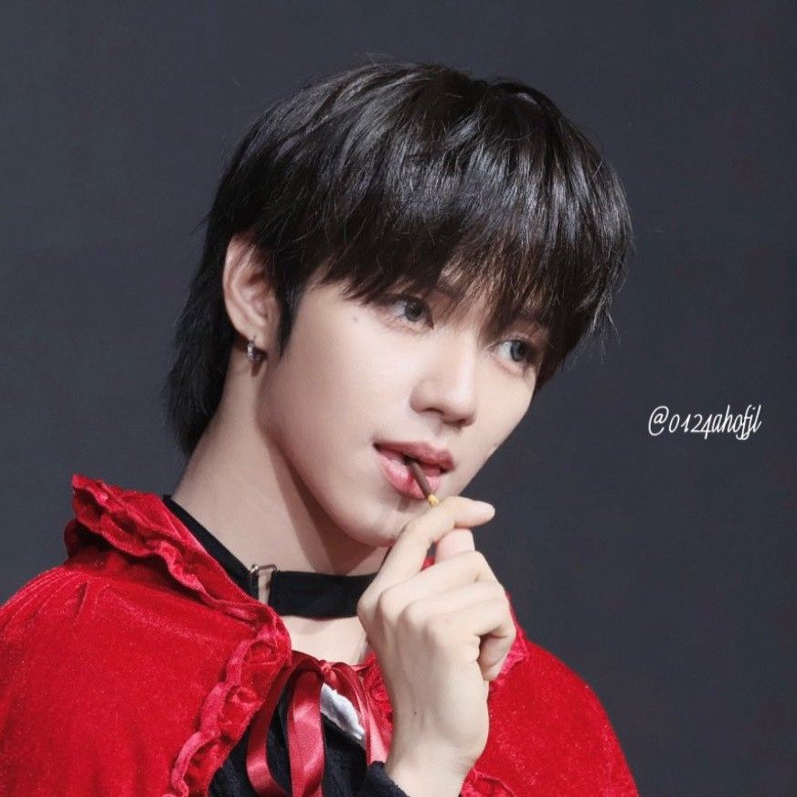 A moment captured by JL (AHOF)'s fan