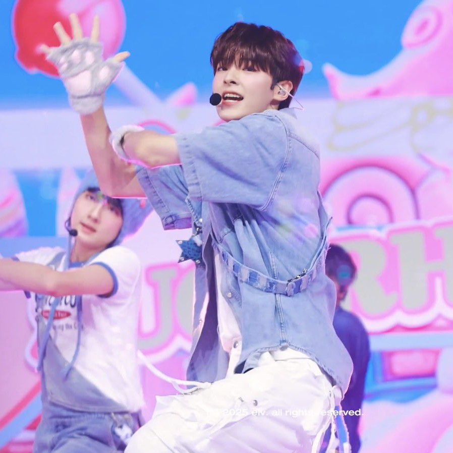 Behind-the-scenes cut of Kang Woojin