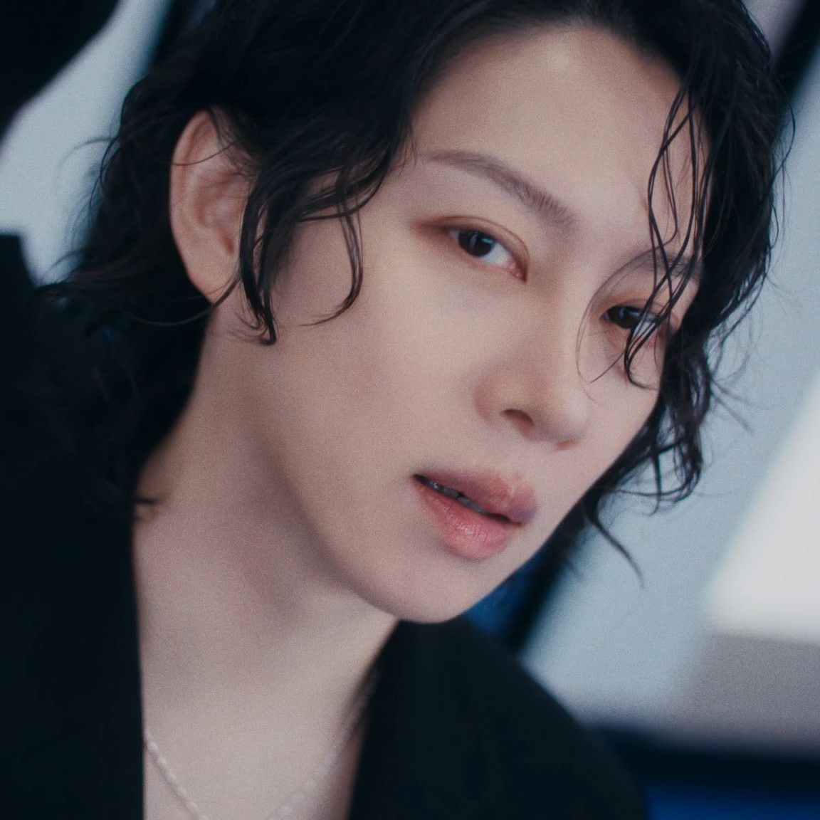 Behind-the-scenes cut of Heechul (Super Junior)