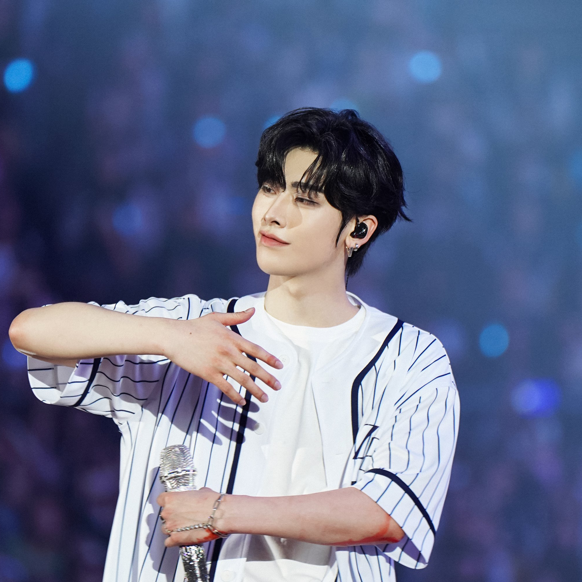 リッキー (ZEROBASEONE)の舞台裏ショット