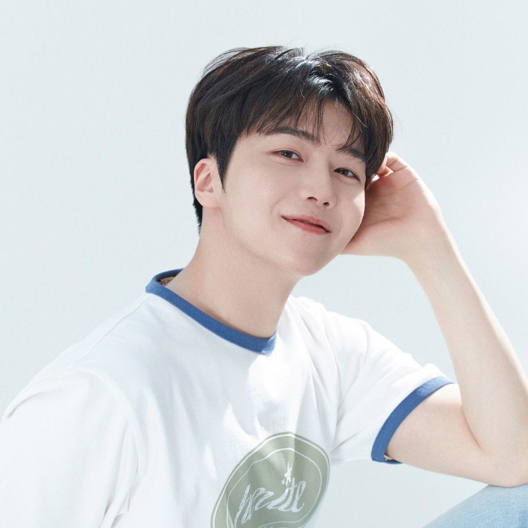 A moment captured by Jinho (PENTAGON)'s fan