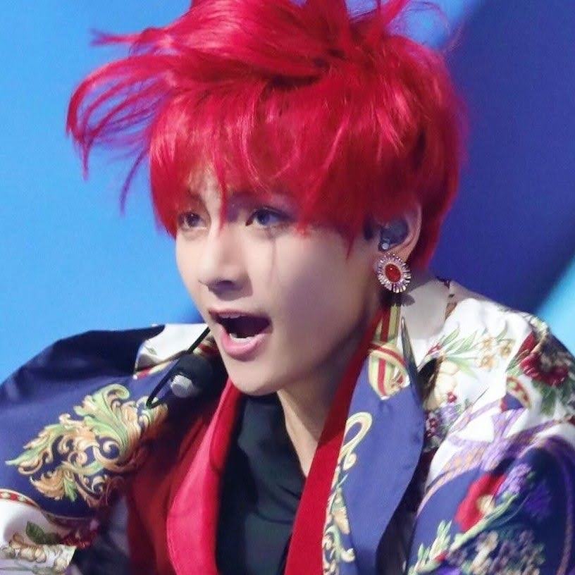 뷔 (방탄소년단)의 최신 사진