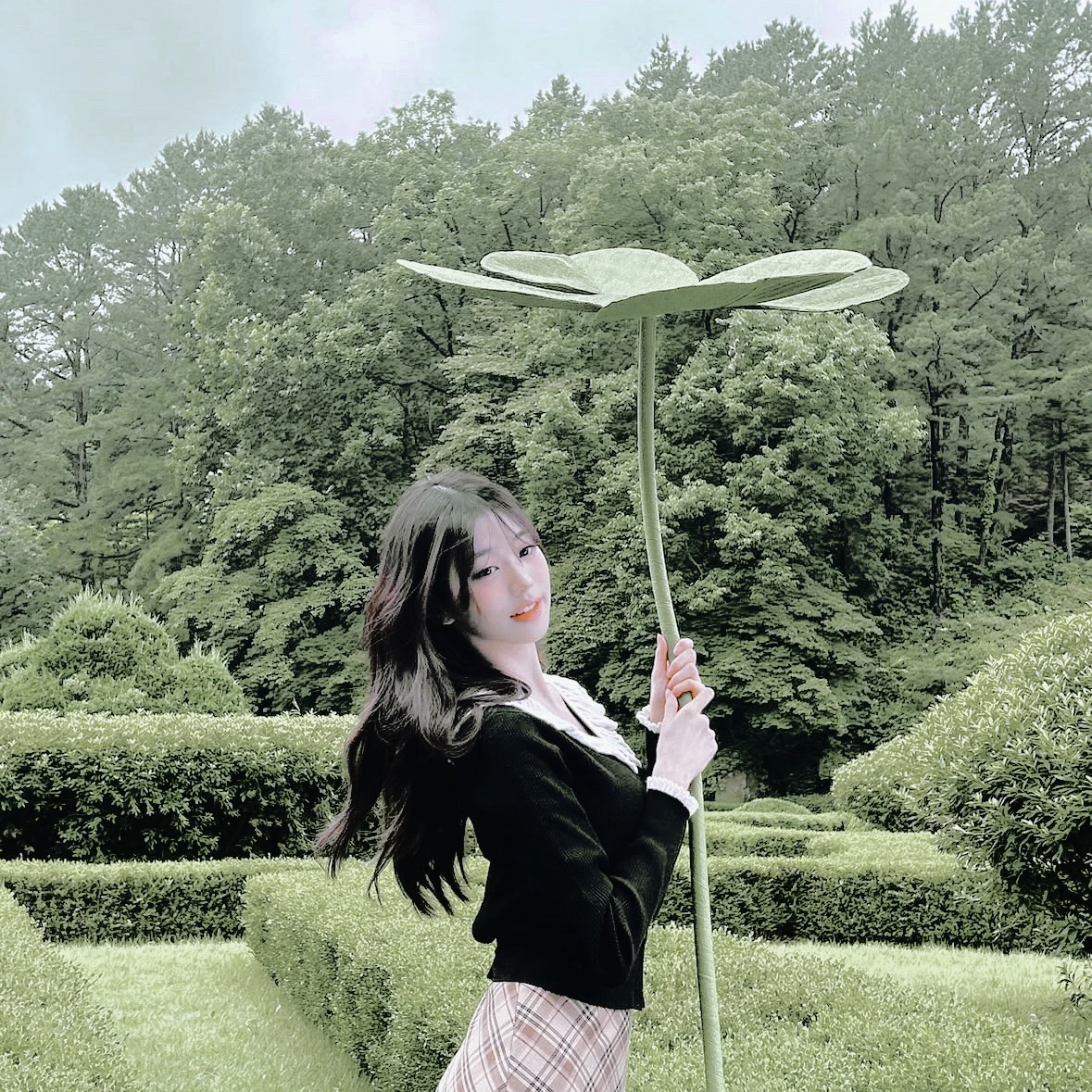 Foto aktivitas terbaru Jang Wonyoung (IVE)