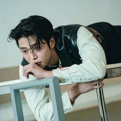 Behind-the-scenes cut of Rowoon