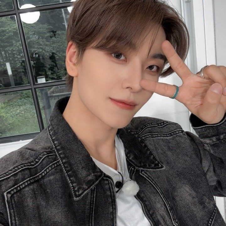 A moment captured by He Xinlong (ALPHA DRIVE ONE)'s fan