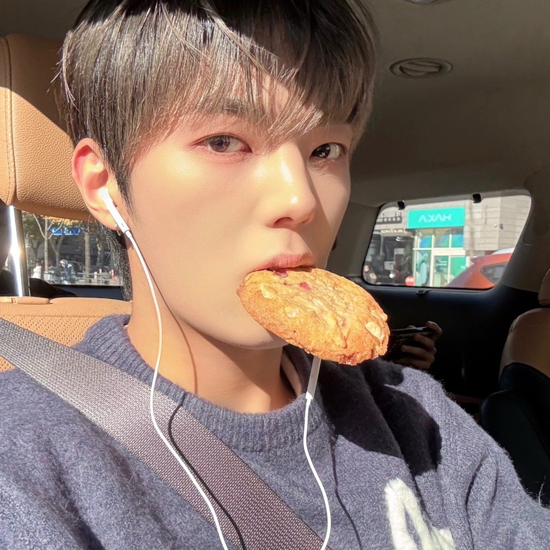 A moment captured by LEEJEONG (WHIB)'s fan