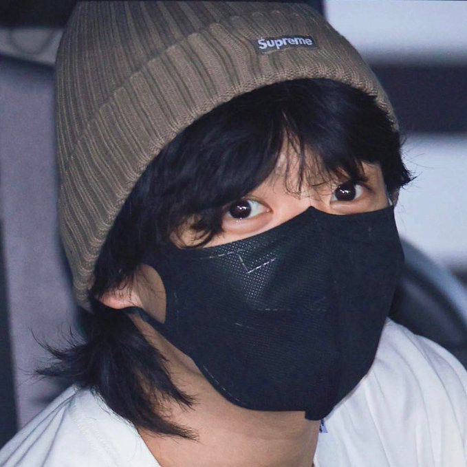 Foto aktivitas terbaru Jungkook (BTS)