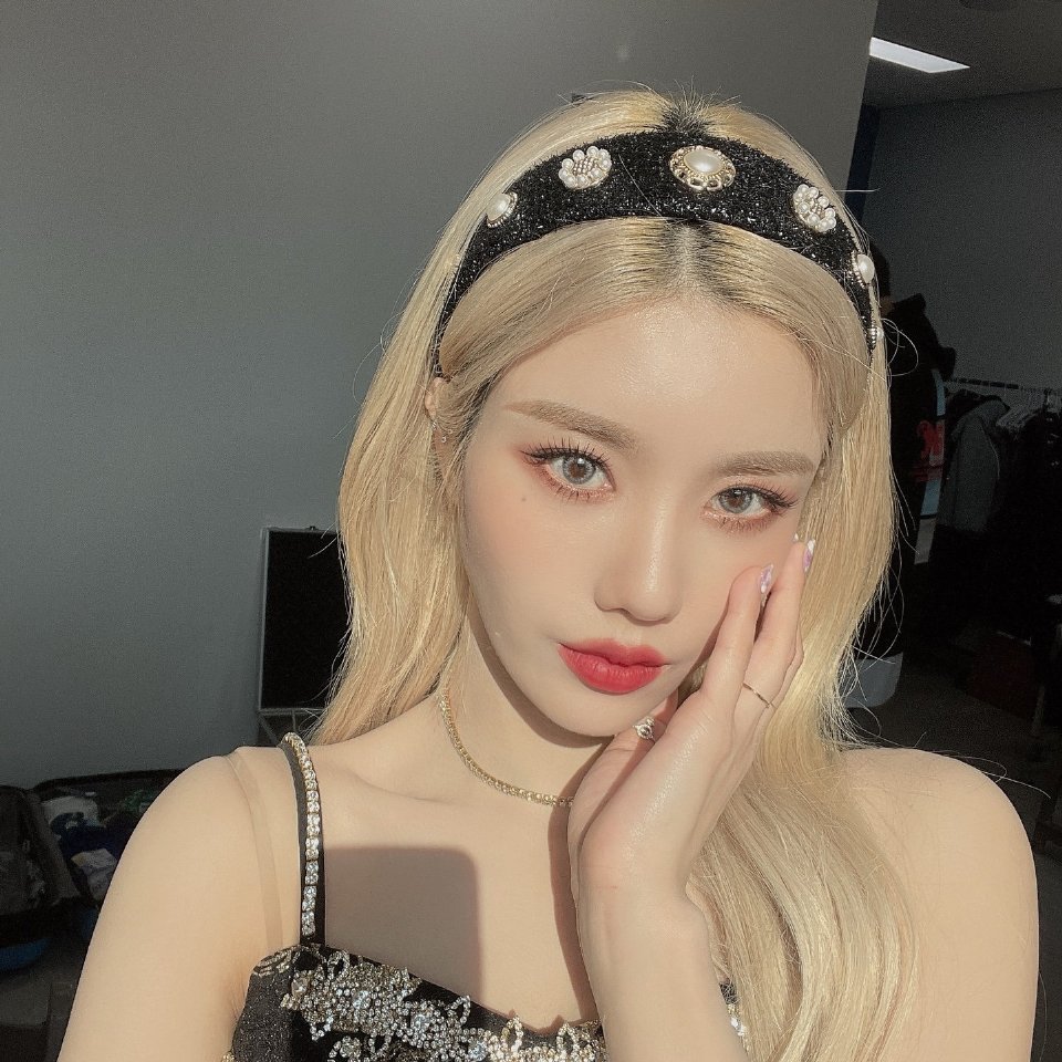 권은비 최근 활동샷