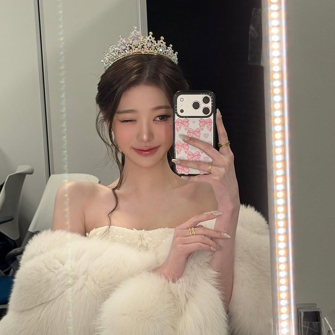 A moment captured by IVE's fan