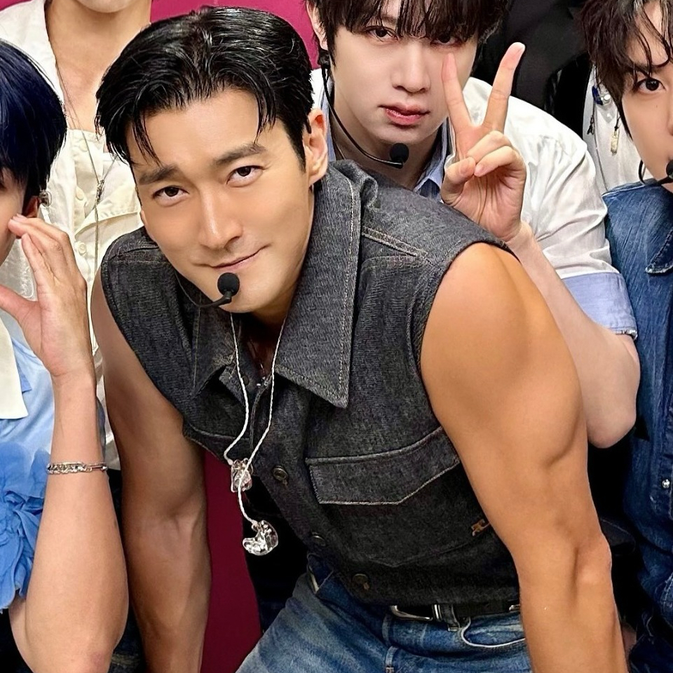 Latest photo of Siwon (Super Junior)