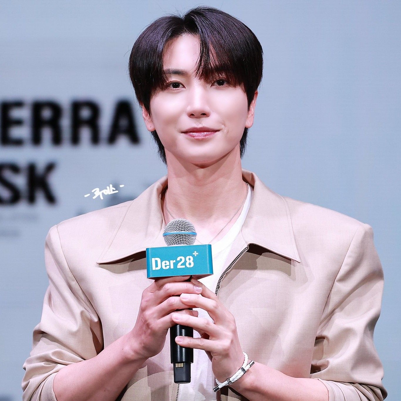 A moment captured by Leeteuk (Super Junior)'s fan